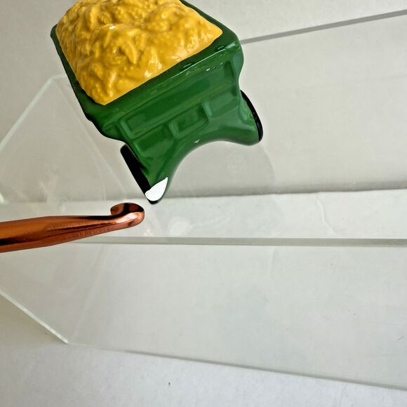 Vintage John Deere Tractor Hay Trailer Salt Pepper Shakers Porcelain/Ceramic - Picture 5 of 12